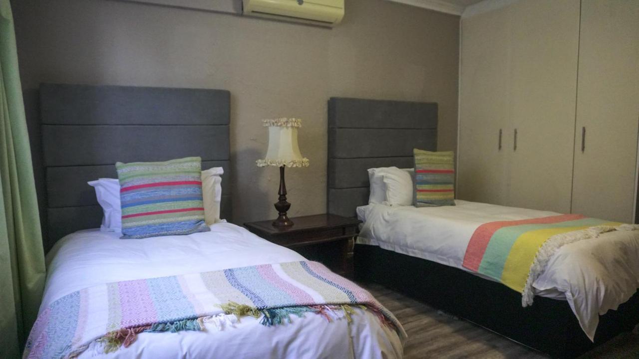 Fatmols Guest Lodge جوهانسبورغ المظهر الخارجي الصورة